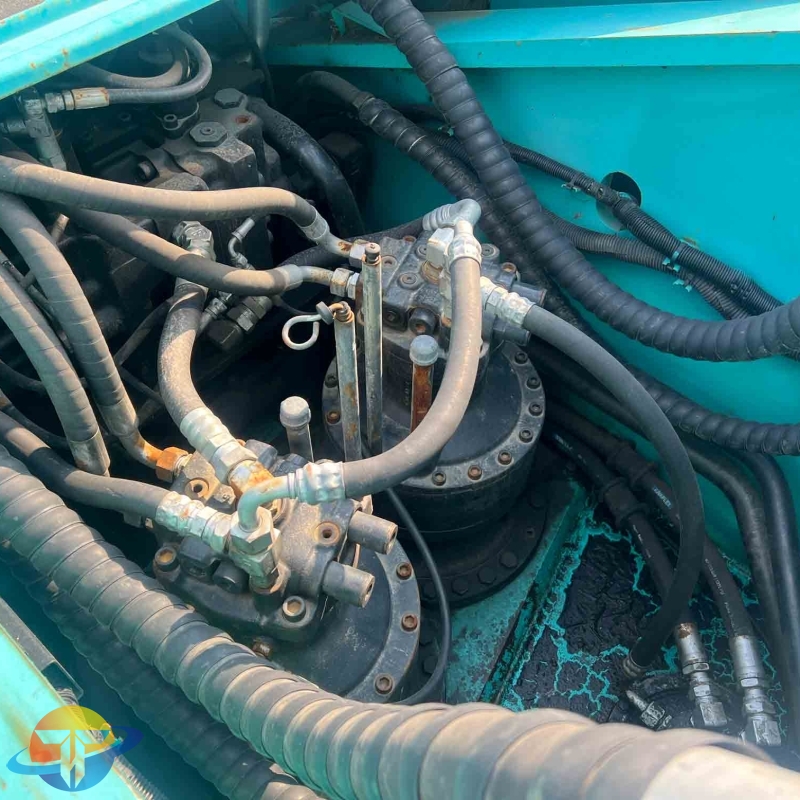 Kobelco SK480LC-8 excavator