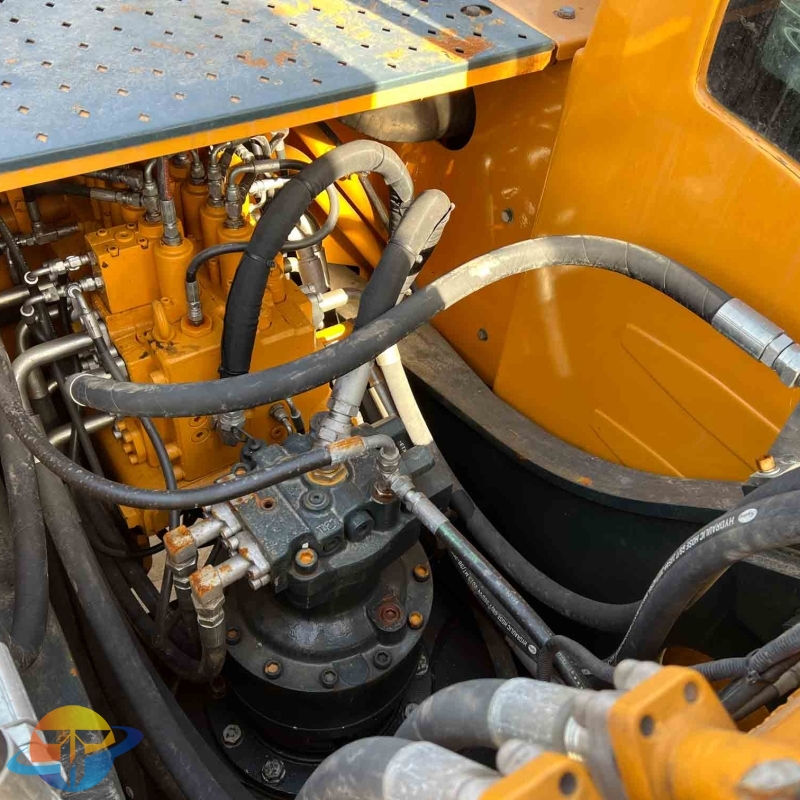 Hyundai 220LC-9S excavator