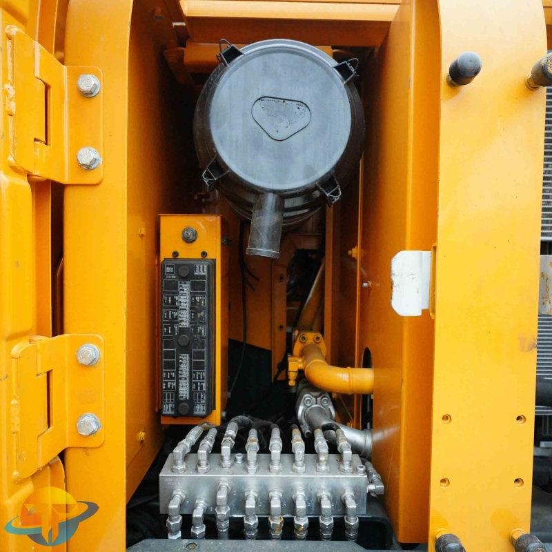 Hyundai 225LC-9S excavator