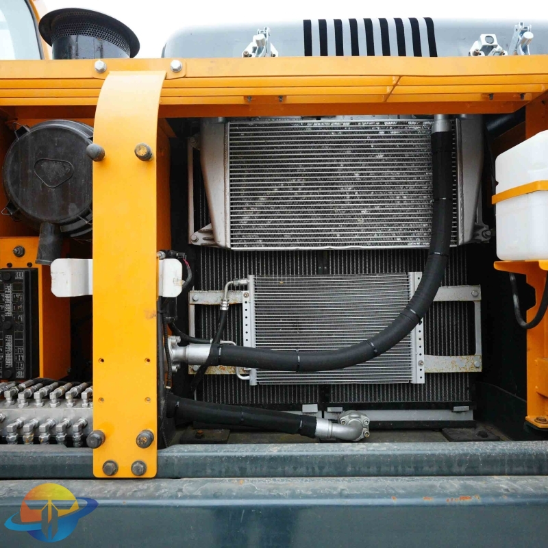Hyundai 225LC-9S excavator