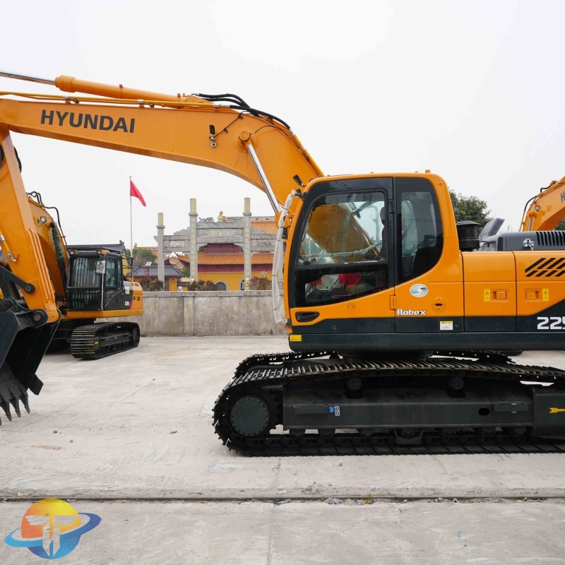 Hyundai 225LC-9S excavator
