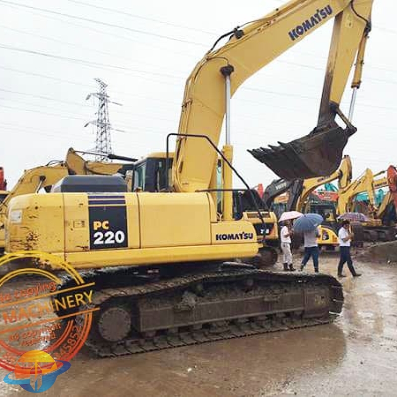 Komatsu PC220-7 Excavator